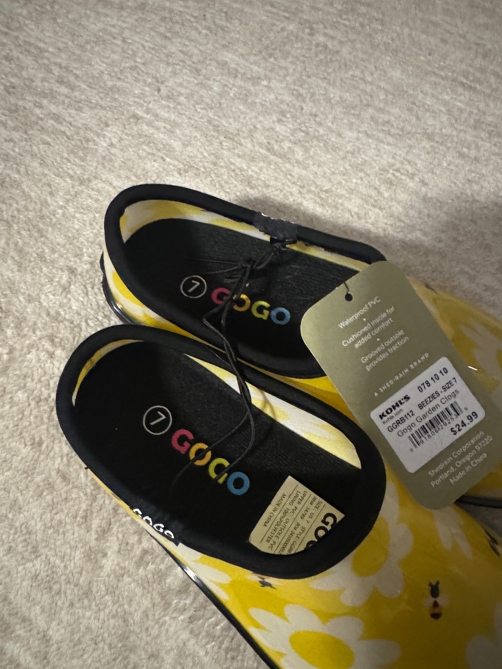 GOGO Yellow Daisy and Bee Slip-On Garden Clogs - Picture 3 of 4